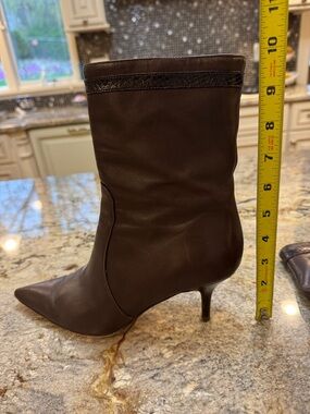 Banana Republic Brown Leather Pointed-Toe Mid Heel Boot.zipper on the inner leg.